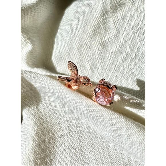 Beautiful oval light pink cubic zirconia adjustable hummingbird ring - Picture 5 of 8
